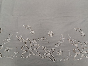 ผ้าฝ้ายลาเวนเดอร์ปักลายฉลุคุณภาพพรีเมียมจากโรงงานโดยตรง |   ผ้าฝ้ายลายดอกไม้สำหรับตัดชุดและตกแต่งบ้าน - Product Image 4