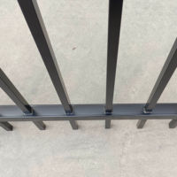 Panneaux de clôture de sécurité en aluminium à sommet plat de style lance, thermolaqués, résistants aux UV, écologiques, antirouille, tailles personnalisables, haute qualité