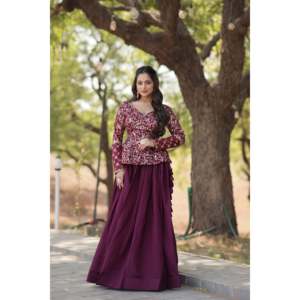 Shimmer Vichitra Pure Dyable Viscose Jacquard Avec Un Design De Fleurs Riches Et Des Paillettes Brodées Travail Lehenga Choli - Product Image 5