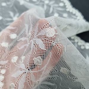 Cinta de Encaje Elástico Bicolor Floral Berry de 20cm, Ligera, de Nylon, Spandex y Rayón, Tejido de Punto por Urdimbre, para Vestidos de Novia, Lencería y Prendas de Vestir - Product Image 6