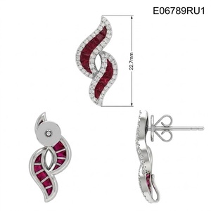 Pendientes de Oro Blanco de 18K de Lujo con Rubíes y Diamantes, Diseño en Forma de S, Ondulados, Curvos, con Engaste Invisible, como Regalo para Nueva Mamá - Product Image 5