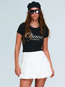 Camiseta Corta para Mujer, 100% Algodón, Corte Ajustado, Estampado Gráfico Personalizado, Logotipo Personalizado, Moda Urbana, Venta al Por Mayor OEM - Product Image 3
