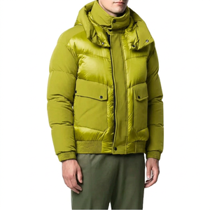 Vestes matelassées brillantes pour hommes, style fashion, avec logo personnalisé, prix bas et personnalisation possible. - Product Image 3