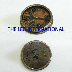 Boussole vintage en métal avec boîte en bois, boussole de poche portable pour le camping, la randonnée, l'alpinisme, la décoration de bureau - Product Image 2