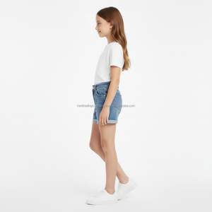 Shorts en jean pour filles à marque privée, logo personnalisé, taille haute, délavage moyen, ourlet roulé, vente en gros par le fabricant - Product Image 3