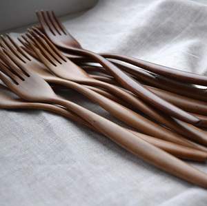 Ensemble de fourchettes à salade réutilisables en bois d'acacia 100% naturel, vente chaude, ustensiles de table pour la maison et les fêtes, style haut de gamme - Product Image 2