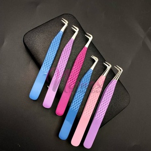 Juego de Pinzas para Lifting de Pestañas de Alta Calidad con Recubrimiento en Polvo de Colores Personalizados, Antibacterianas, Ligeras, con Puntas en Forma de L de 90 Grados - Product Image 2