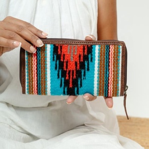 Nueva mano occidental Tooled cuero sillín manta cartera mujer estilo Azteca monedero tallado a mano cuero multiusos carteras regalo para ella - Product Image 4