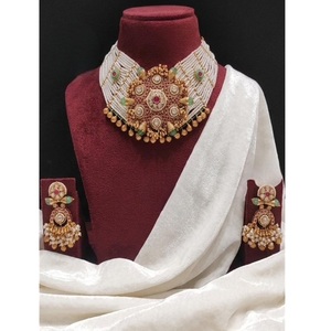 Ensemble collier et boucles d'oreilles en or plaqué laiton de qualité supérieure, style Rajwadhi, avec moissanite, pour mariage et occasions spéciales - Product Image 2