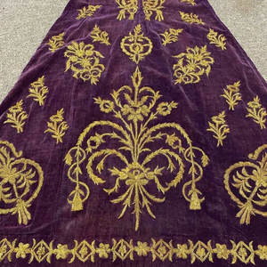 Robe de liturgie religieuse en satin blanc avec motif floral brodé or, couleur et logo personnalisables, pour homme - Product Image 6