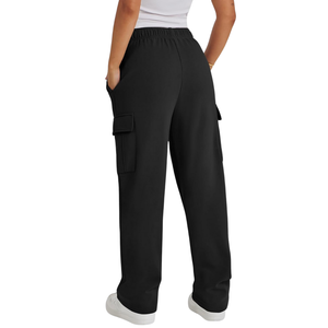 Pantalon de survêtement cargo noir de jais en molleton de coton brossé avec taille élastique et poches utilitaires, coupe ample et confortable pour femme - Product Image 2