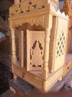 Temple en bois artisanal pour la maison avec des sculptures complexes et le symbole Om, Mandir traditionnel hindou pour la prière avec tiroir de rangement