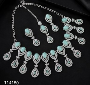 Parure de collier ras-du-cou et boucles d'oreilles pour femme, plaqué argent, motif floral corail, style ethnique traditionnel, haute qualité, certifiée par un tiers - Product Image 1