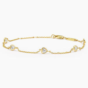 Bracelet chaîne à maillons avec diamants taille cœur sertis clos - Product Image 4