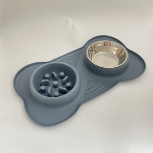 แผ่นรองให้อาหารสัตว์เลี้ยงรูปกระดูกพร้อมชามสแตนเลสและชามอาหารแบบชะลอการกิน – ซิลิโคนเกรดอาหาร ใช้กับเครื่องล้างจานได้ - Product Image 2