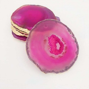 Sous-verre en Agate de Quartz Rose en Gros, Tranche de Pierre Semi-Précieuse Décorative en Cristal avec Bord Doré, Tranche de Pierre Unique - Product Image 2