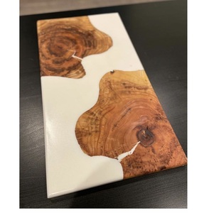 Planche en bois et résine faite à la main pour cuisine professionnelle, planche à découper multifonctionnelle en bois et époxy pour servir les aliments - Product Image 1