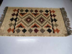 Tapis Govind Art, tissé à la main, écologique, géométrique, kilim, rectangulaire, en laine, à poils moyens, fabriqué au Rajasthan, avec envers en latex. - Product Image 3