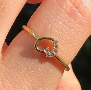 Bague en or massif avec micro-pavé de diamants blancs taille ronde, cadeau minimaliste de remerciement, bijou surprise, cadeau élégant pour elle - Product Image 2