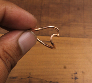 Anillo Unisex Clásico Minimalista de Plata con Diseño de Ola Oceánica, Joyería de Playa, Fabricante Personalizado OEM ODM, Venta al Por Mayor - Product Image 4
