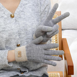 Gants en tricot thermique doux avec poignets côtelés, motif classique en tricot torsadé, doublure confortable et design chaud pour l'extérieur - Product Image 1
