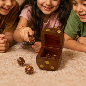 Caja de Almacenamiento para Dados Hecha a Mano en India con Incrustaciones de Latón y Madera de Palisandro |   Estuche Organizador de Dados de Madera de Lujo |   Accesorio Decorativo para Juegos, Regalo - Product Image 3