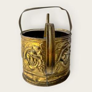 Regadera con diseño floral grabado en oro, perfecta para decoración de mesas, hoteles, cafeterías y eventos, procedente de la India. - Product Image 6