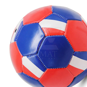 Balón de fútbol duradero de cuero PU para entrenamiento en campos de césped al aire libre y práctica deportiva. - Product Image 2