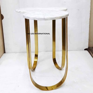 โต๊ะข้างสแตนเลสหน้าหินอ่อนอิตาลี โต๊ะเล็กสำหรับห้องนั่งเล่น ความสูงปานกลาง โต๊ะปลายขาเคลือบทองทรงเรขาคณิต - Product Image 2
