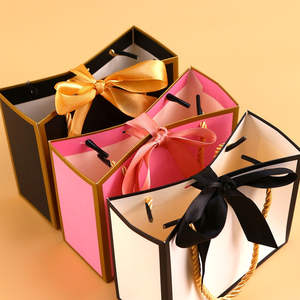 Bolsas de Papel Kraft Clásicas Ecológicas al por Mayor de Fábrica con Laminación y Logotipo Personalizado para Compras y Regalos - Product Image 1