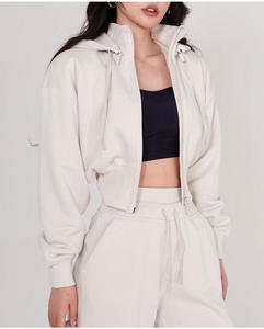 Conjunto Deportivo de Dos Piezas para Mujer, Diseño Moderno y Personalizado de GAF, Corte Regular, 100% Poliéster - Product Image 3