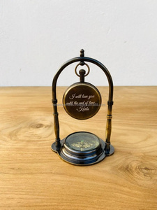 Horloge de bureau gravée personnalisée en laiton avec base de boussole cadeau de bureau unique pour amoureux nautique petit ami femme mari mariage - Product Image 4