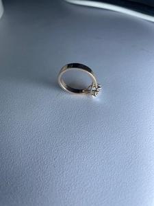 แหวนเพชรทรงกลมคลาสสิกชุบทองคำขาว 9K ประดับเพชรแล็บโกรว์ 1 กะรัต สีขาวและสีเหลือง - Product Image 2