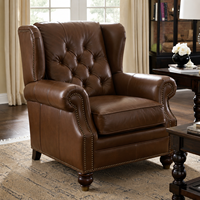 Fauteuil Chesterfield en cuir véritable marron, dossier capitonné, accoudoirs roulés, style moderne du milieu du siècle, éco-responsable, pour salon de villa