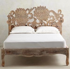 Base de Cama de Madera Maciza de Lujo Hecha a Mano con Tallado Floral de Girasol y Acabado Natural Envejecido - Product Image 1