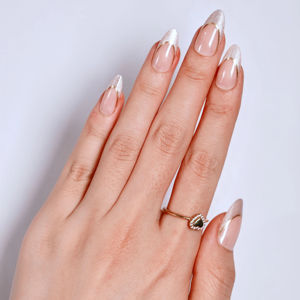 Uñas Postizas de Lujo con Brillo Dorado, Estilo Francés, Forma Almendrada, Color Rosa Nude Brillante, Uñas Falsas de ABS de Longitud Media, Venta al Por Mayor, OEM, ODM, Marca Privada - Product Image 1