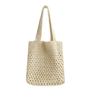 Refina tu estilo diario con este clásico bolso de hilo natural diseñado con una textura de crochet y correas. - Product Image 1