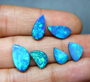 Ópalo Australiano Doble Cabujón con Fuego Azul, Gema de Ópalo Natural Suelta para Fabricación de Joyas al por Mayor - Product Image 1