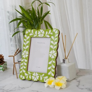 Marco de Fotos de Resina Epoxi Personalizado de Alta Demanda con Diseño Artístico Único, Decoración de Pared Personalizada para el Hogar en Venta - Product Image 1