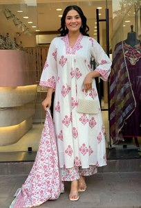 Conjunto de Kurta Anarkali Estampada para Mujer con Palazzo y Dupatta, Traje Étnico para Fiestas de Invierno, para Uso Casual y Festivo - Product Image 2