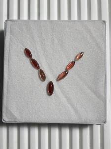 Cabujón de labradorita andesina roja natural con forma de marquesa - Product Image 2