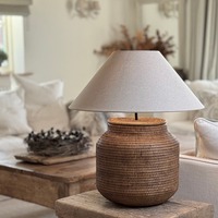 Lampe de table moderne en rotin brun avec abat-jour tissé à la main, style traditionnel chinois rustique pour chambre à coucher