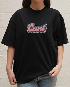 เสื้อยืดโอเวอร์ไซส์สีดำ พิมพ์ลายตัวอักษร คอโอ แขนสั้น ผ้าเจอร์ซีย์คอตตอนทรงปกติ สไตล์ลำลองสำหรับผู้ชาย พร้อมโลโก้ด้านหน้า - Product Image 2