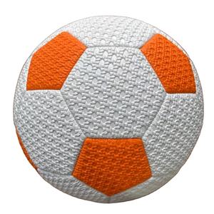 ฟุตบอลหนัง PU น้ำหนักเบา เป็นมิตรกับสิ่งแวดล้อม สำหรับการแข่งขันปี 2026 ขายดี ขนาด 5 ผลิตด้วยเทคนิคการเชื่อมด้วยความร้อน ฟุตบอลแบบมืออาชีพที่สามารถปรับแต่งได้ - Product Image 2