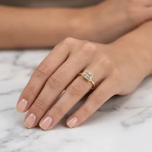 Bague de fiançailles classique pour femme en or blanc 18 carats avec diamant de laboratoire taille radiant East West demi-sertie, certifiée IGI - Product Image 3