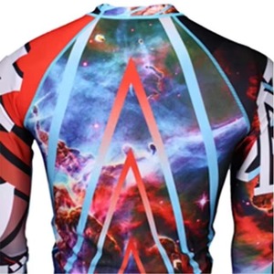 เสื้อรัดรูปผู้ชาย 100% โพลีเอสเตอร์ ยืดหยุ่น แห้งเร็ว แขนสั้น สำหรับออกกำลังกายและว่ายน้ำ ผลิตในประเทศปากีสถาน - Product Image 2