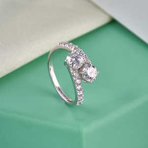 แหวนหมั้นเพชรพู่2เม็ด - Product Image 4