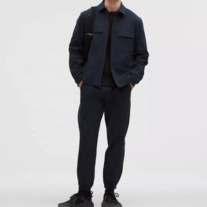 Chemise-veste Oxford bleu foncé pour homme avec logo personnalisé, col rabattu, coupe classique, couleur unie, poches, simple boutonnage, manches longues - Product Image 6
