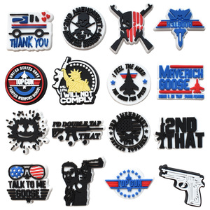 Accesorios Decorativos para Zuecos de la Serie War, de Goma PVC Suave, con Diseños de Armas, Revólveres, Escopetas y Aviones de Combate - Product Image 1