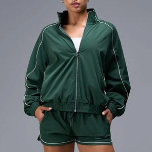 Ensemble de survêtement 2 pièces pour femme avec logo personnalisé, coupe-vent léger respirant et short, avec passepoil contrastant de qualité supérieure - Product Image 4
